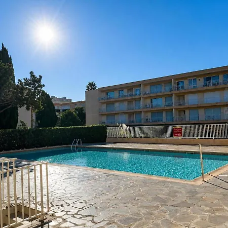 Au Lavandou, Piscine Extérieure